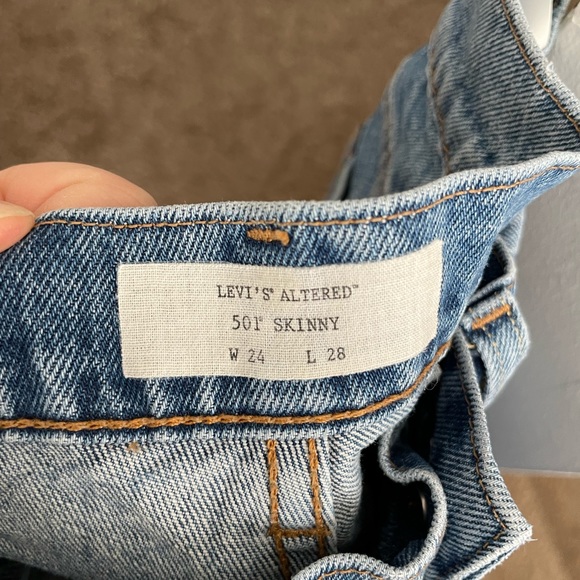 Levi's altered 501 skinny distressed jeans size 24 - Picture 8 of 11